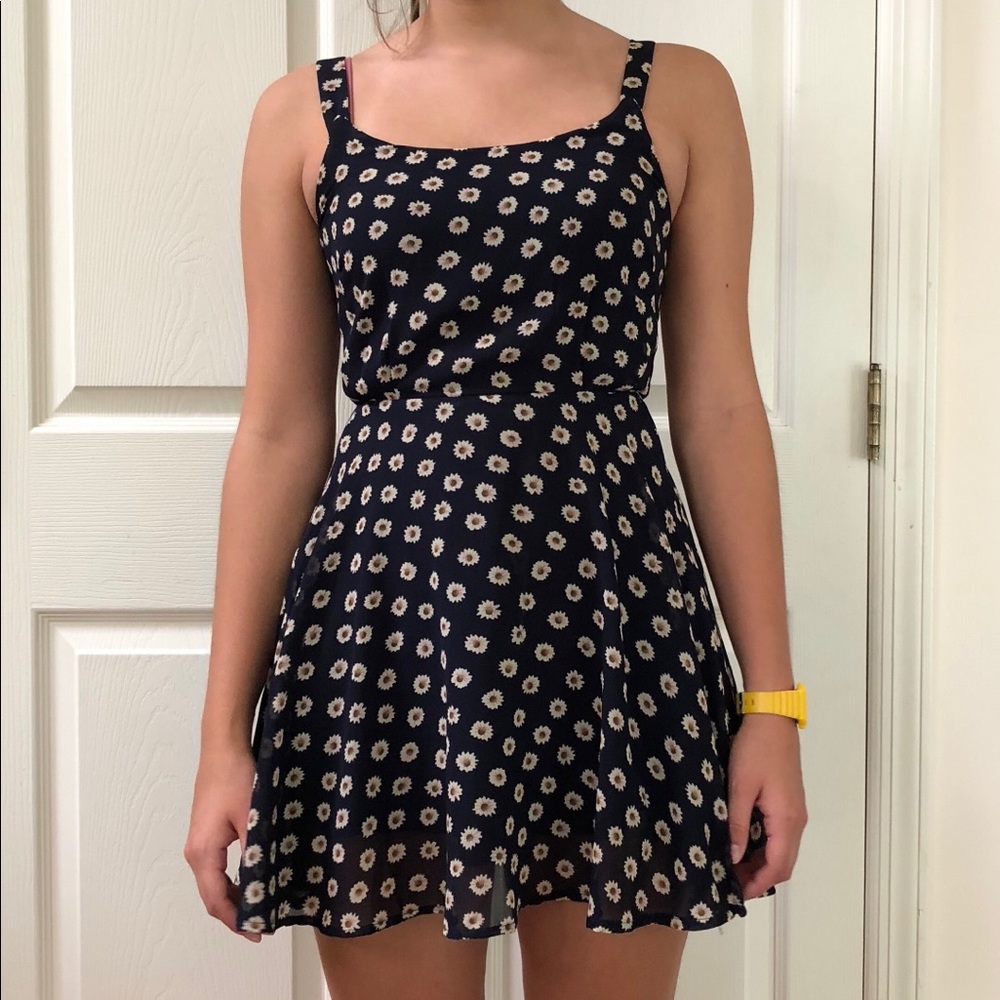 🌼Urban Outfitters daisy/ flower print sundress🌼